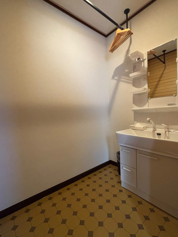 A10469F7-3E6D-48BA-9B90-31B2E436C264